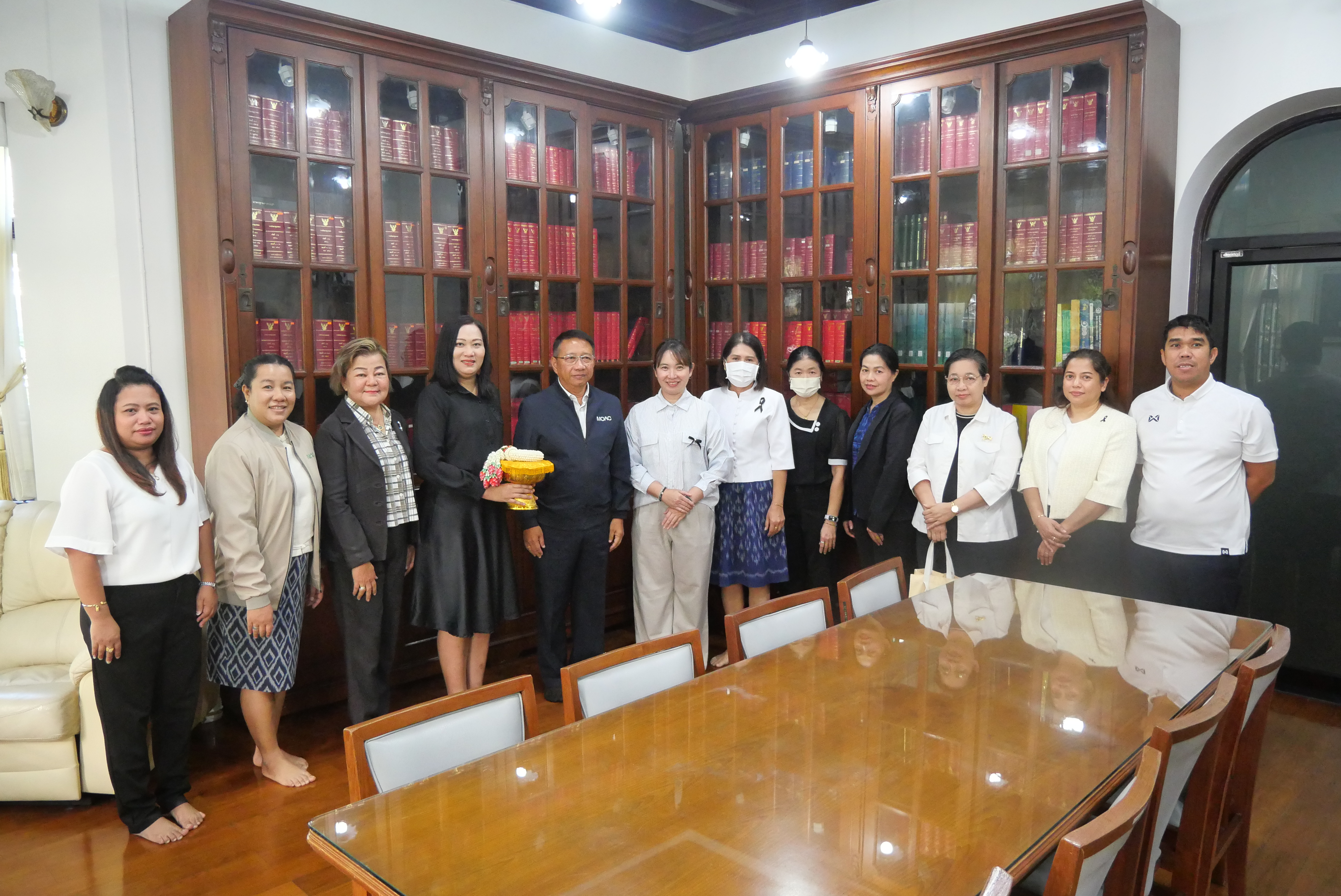 title - สำนักบริหารกลาง ส.ป.ก. ร่วมแสดงความยินดี และสวัสดีปีใหม่ อธิบดีกรมตรวจบัญชีสหกรณ์ พร้อมรับพรต้อนรับปีใหม่ 2569